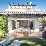 Villa Con Piscina Privada Y Jardin