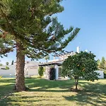 Villa Con Piscina Privada Y Jardin