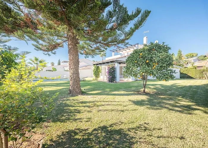 Villa Con Piscina Privada Y Jardin