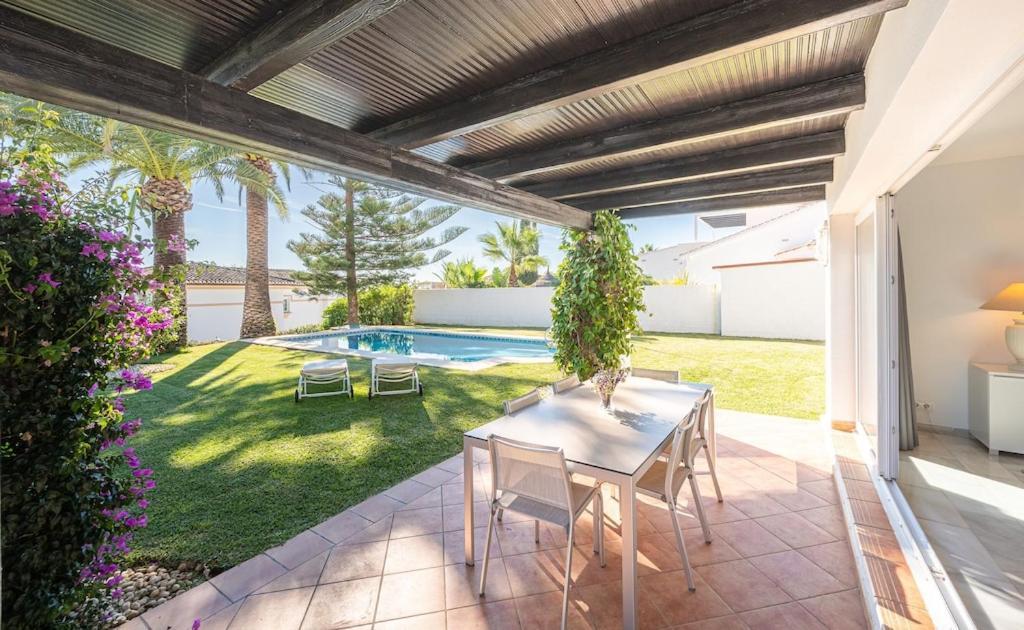 Vakantiehuis Con Piscina Privada Y Jardin *