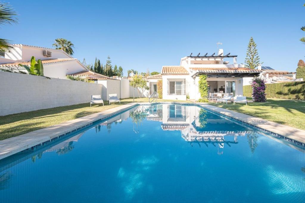 Con Piscina Privada Y Jardin Vakantiehuis Marbella