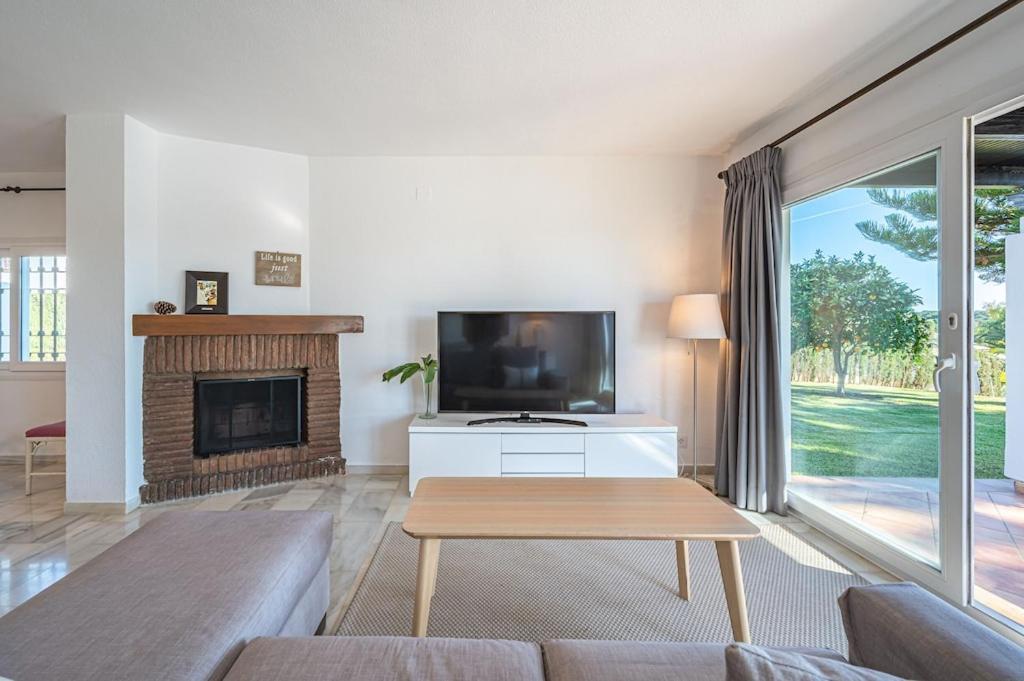 Con Piscina Privada Y Jardin Vakantiehuis Marbella
