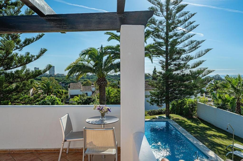 Con Piscina Privada Y Jardin *